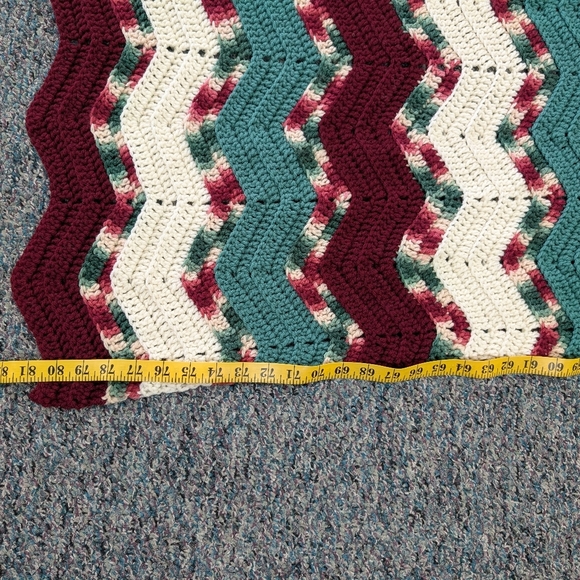 Vintage Handmade Zig Zag Large Afghan Blanket Throw Maroon Red Green Christmas - Picture 4 of 6